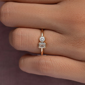 Emerald And Round Lab Diamond Toi Et Moi Ring