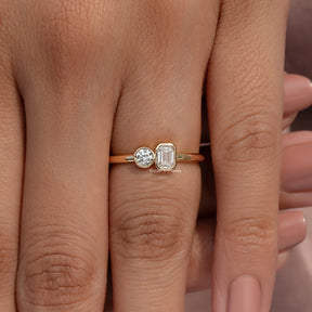 Emerald And Round Lab Diamond Toi Et Moi Ring
