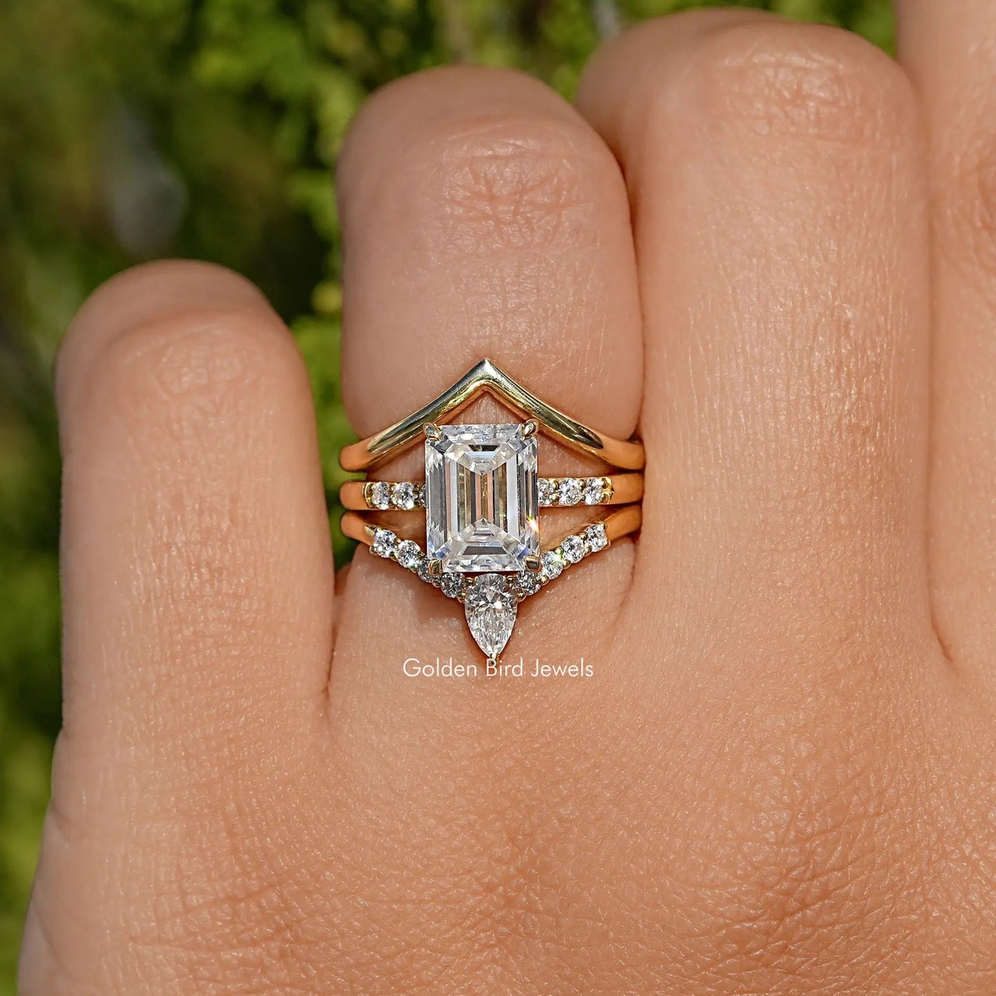 Emerald Moissanite Bridal Trio Ring With Curved Band
