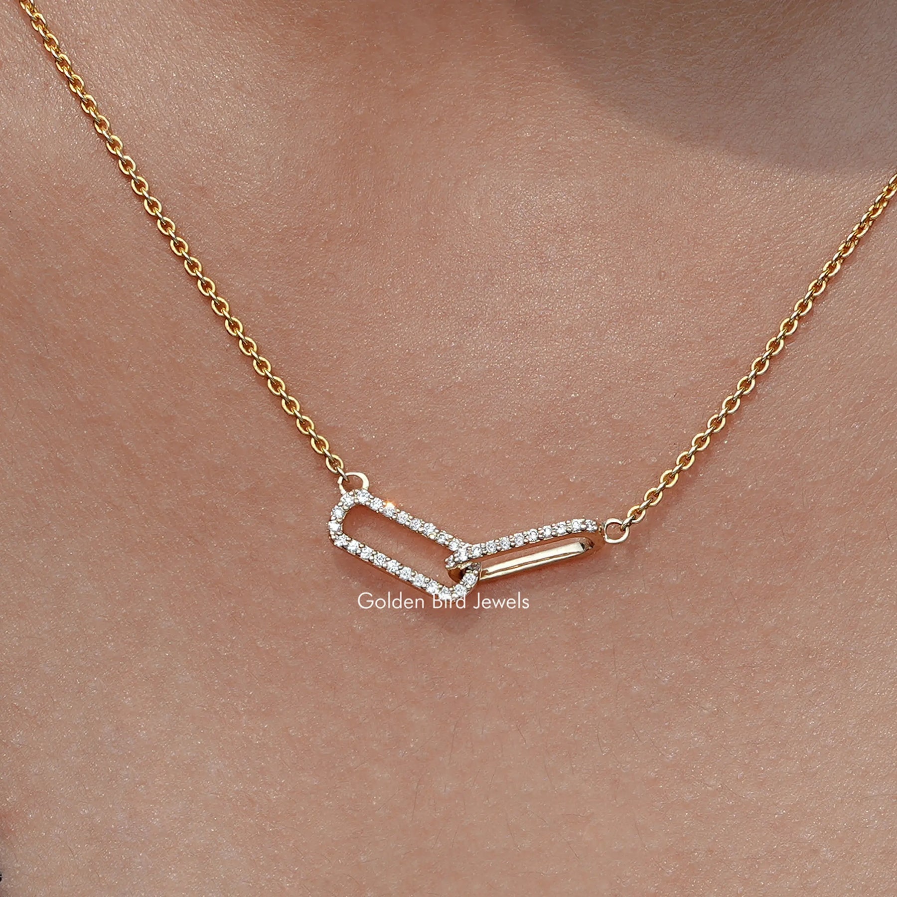 Close up view of Round Diamond Paperclip Interlocked Pendant