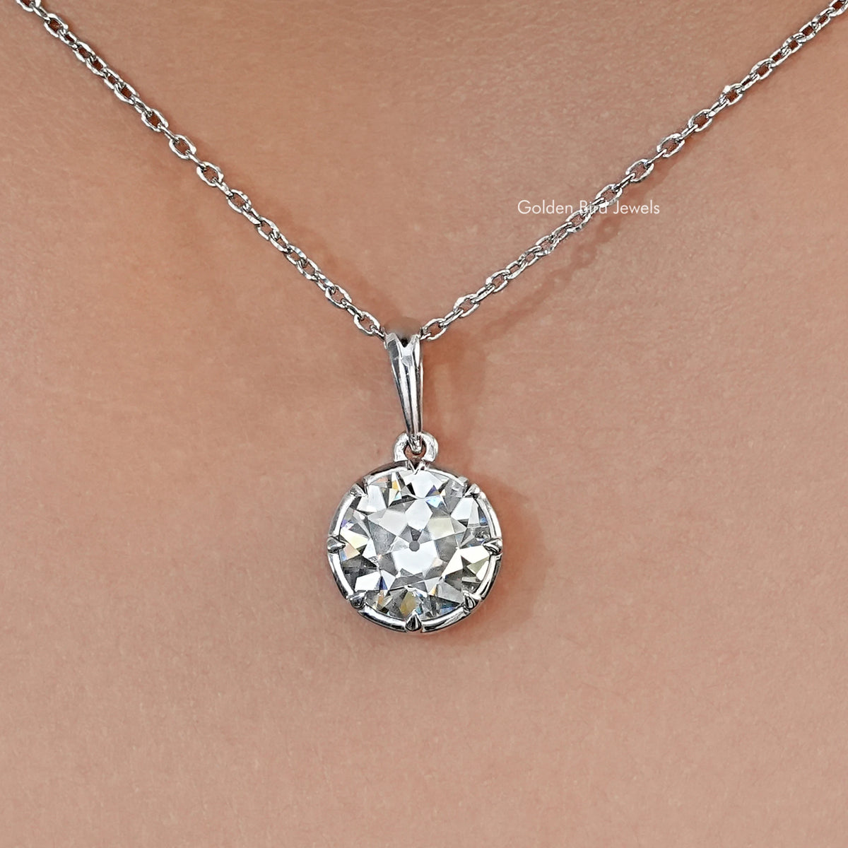 OEC Round Cut Moissanite Solitaire Pendant