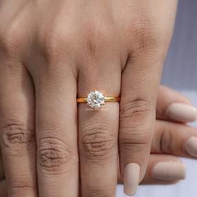 Close view of Round Cut Moissanite Engagement Ring