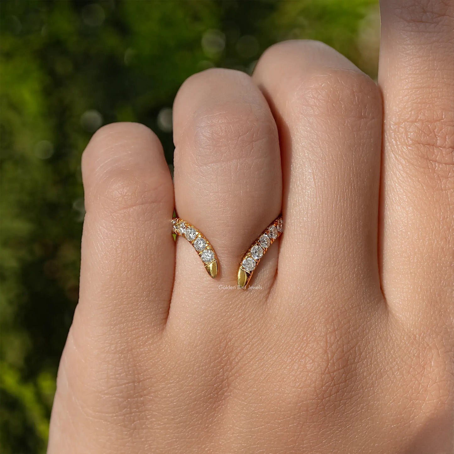 Round Cut V-Shape Open Wedding Band