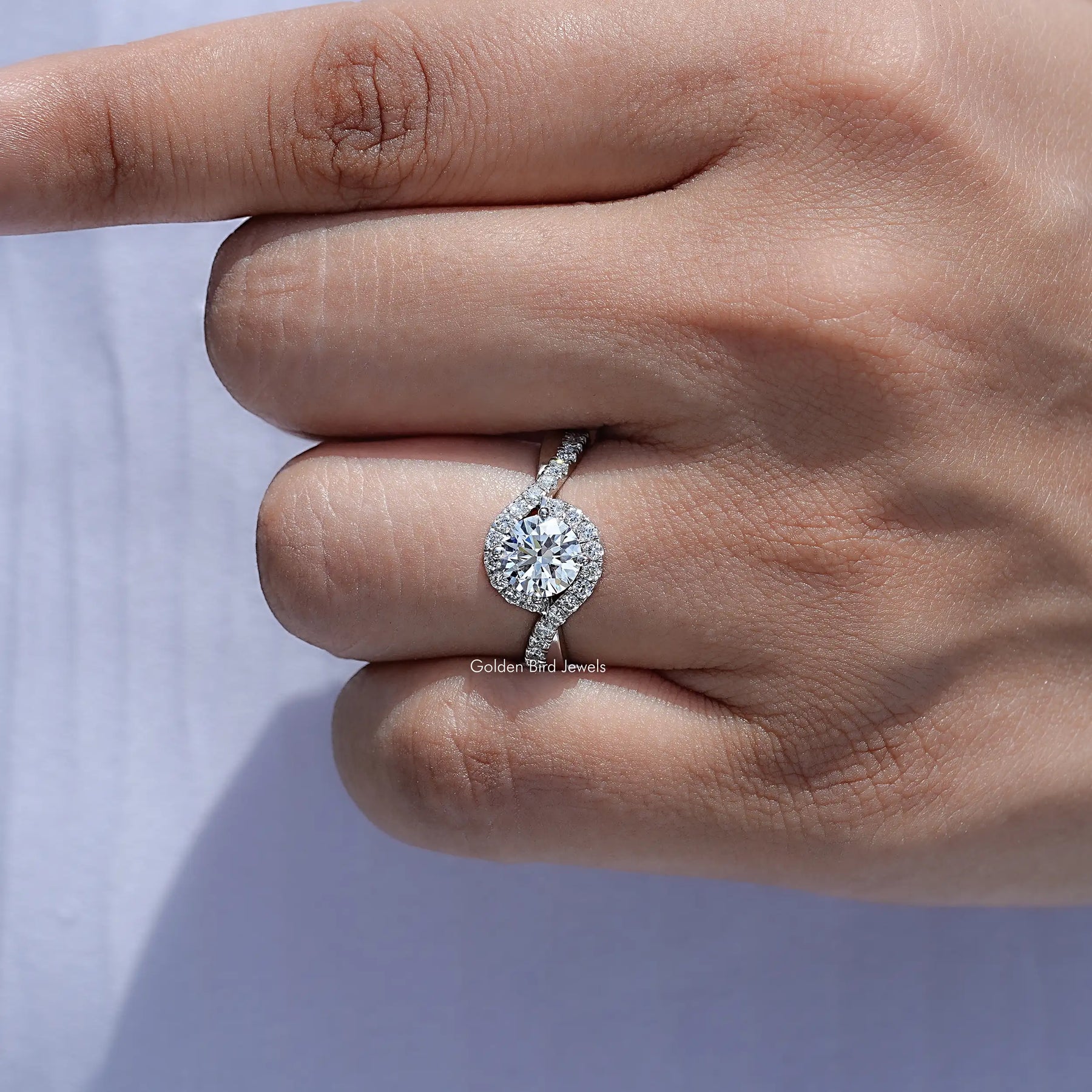 Detailed view of Round Diamond Bypass Design Wedding Ring