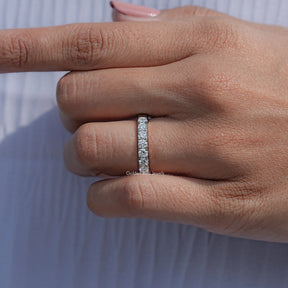 Close View Of Lab Diamond Round Cut Wedding Band
